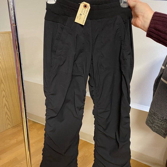 Ivviva Black Lined Studio Pants and Grey Tight Hooded Long sleeve - Picture 4 of 5